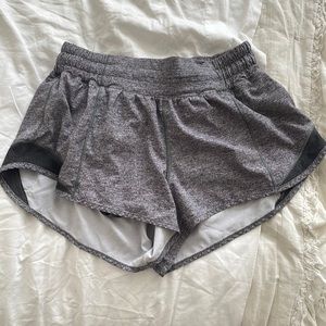 Lululemon Hotty Hot short 2.5” Size 6